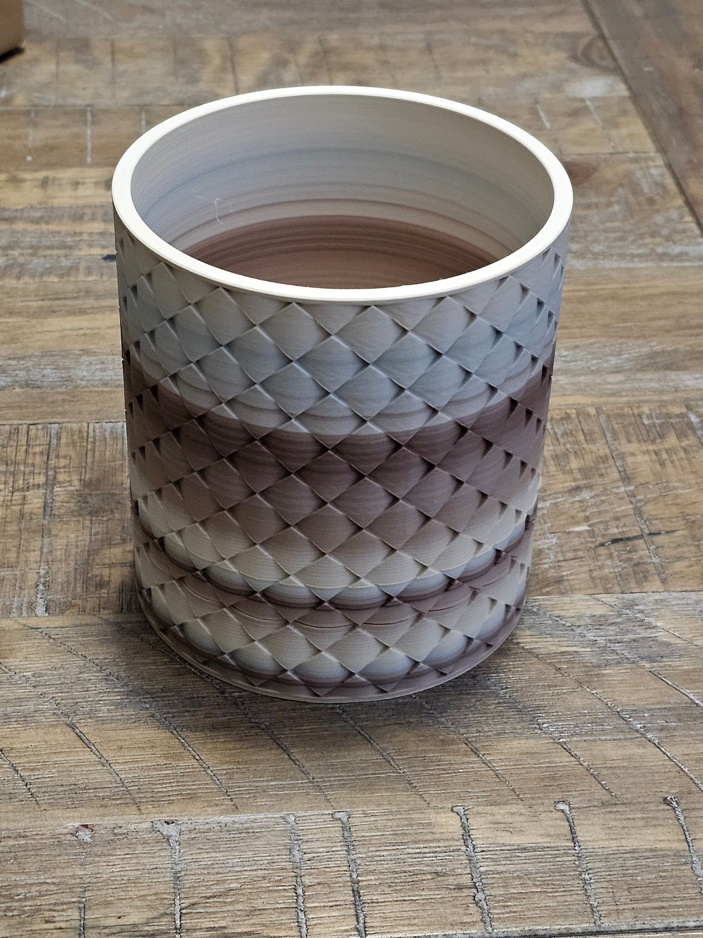 Quilted pot with twist of water tray 4.5", 2.75"