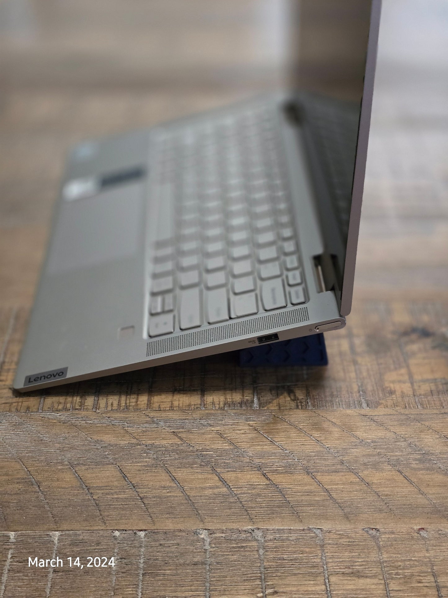 Laptop Angled Keyboard Display