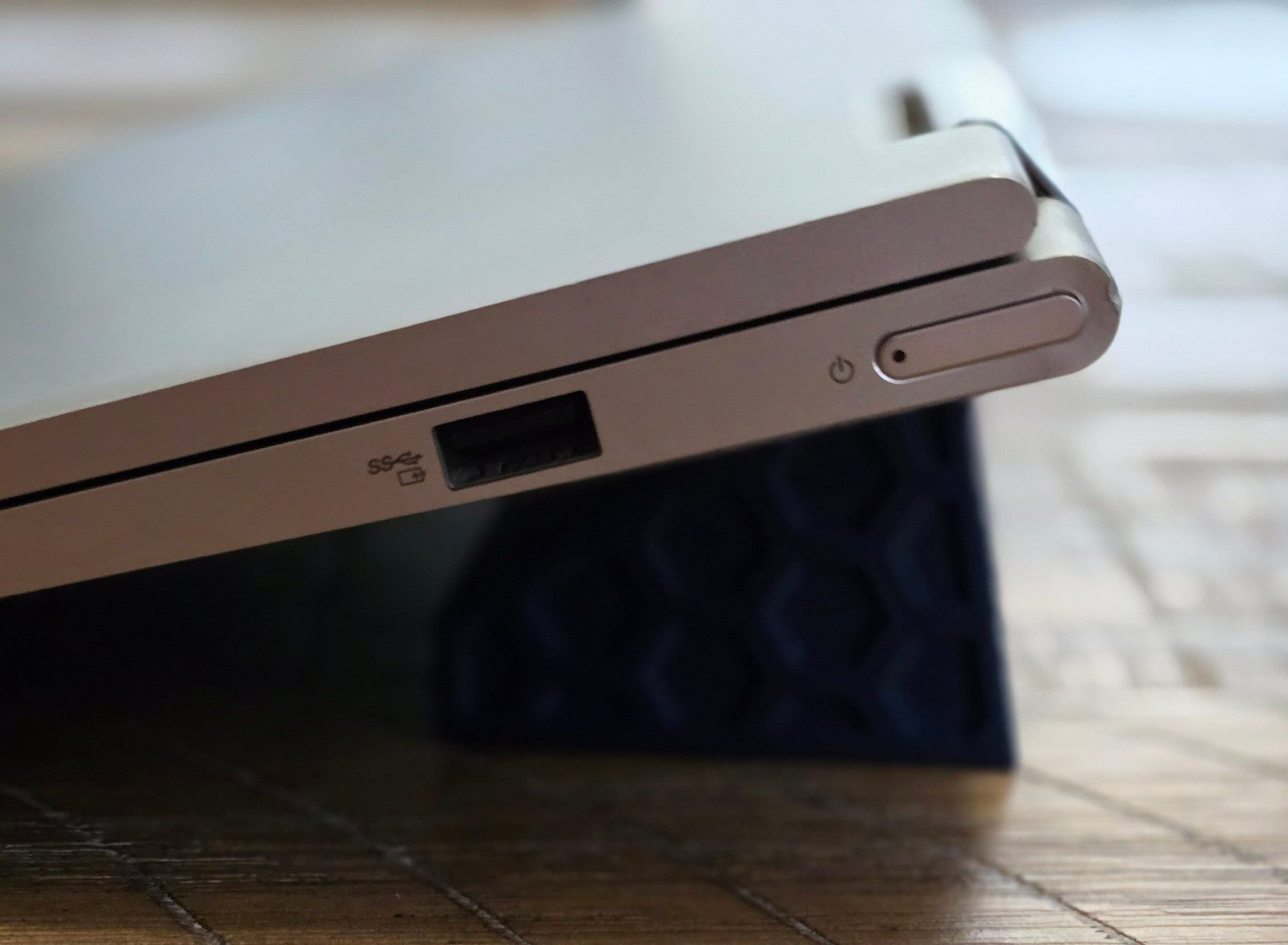 Laptop Angled Keyboard Display