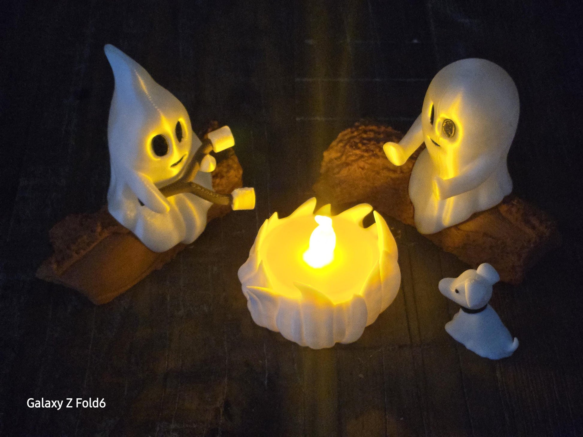 Ghost Campfire Display With realistic tea light fire
